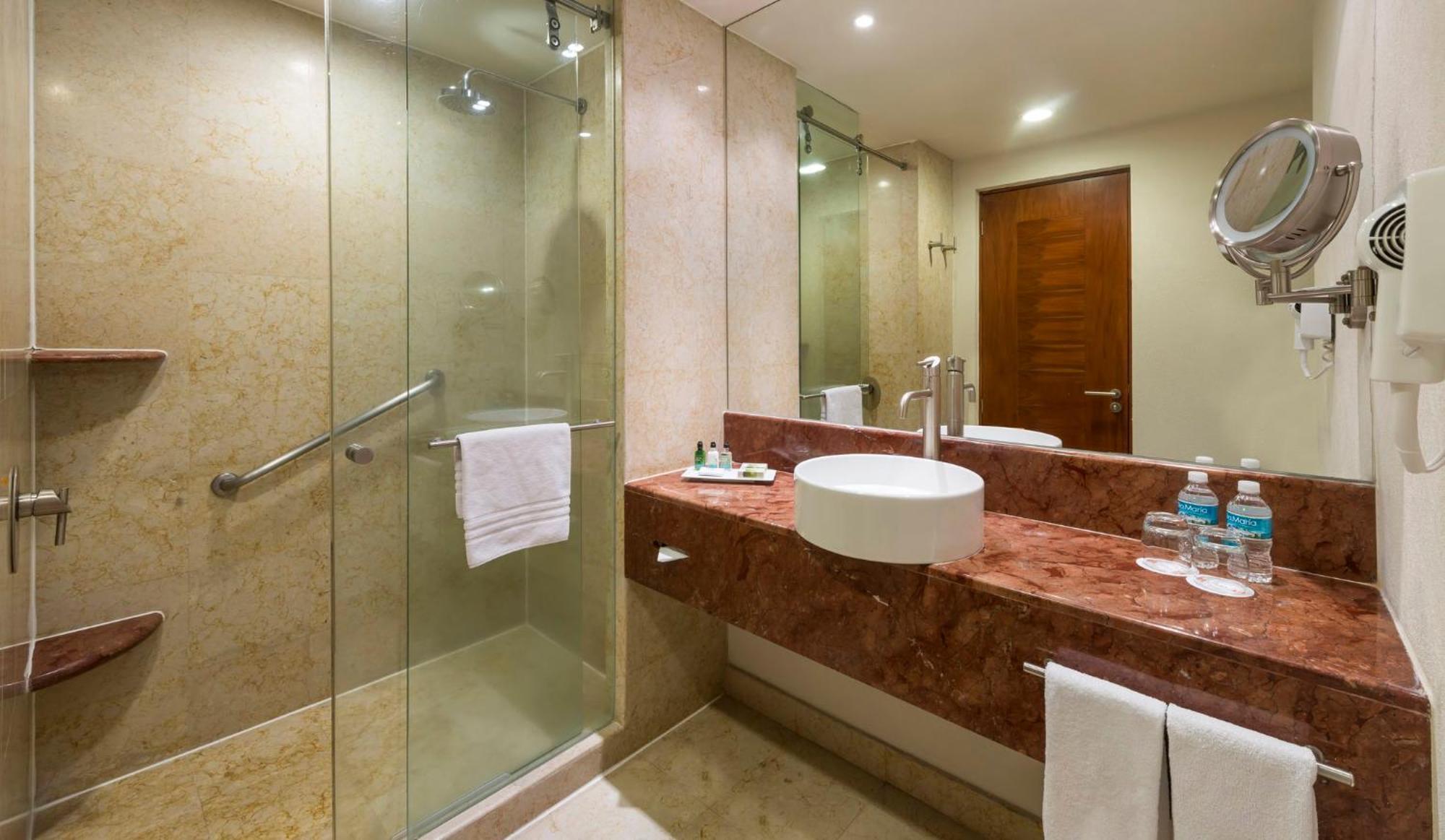 Real Inn Guadalajara Expo Kültér fotó